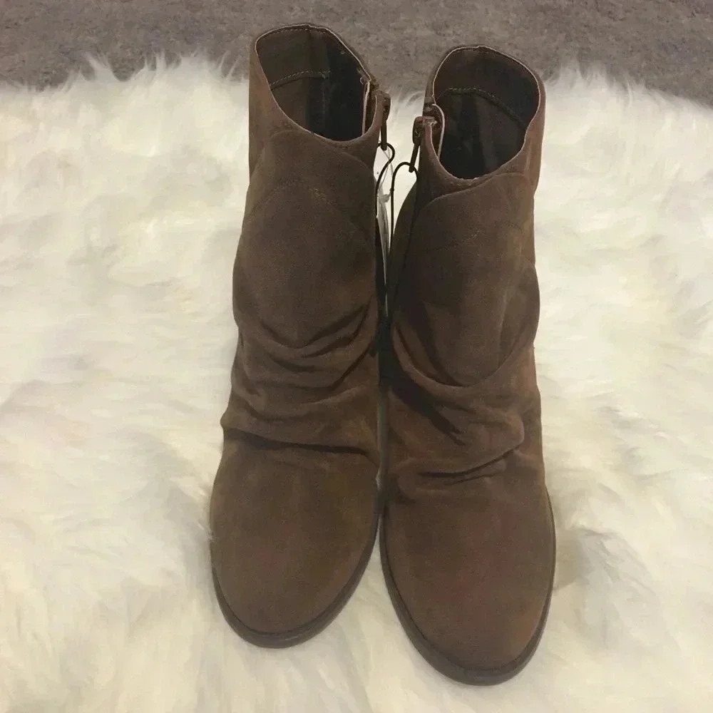 Universal‎ Thread Ladies Boots Brown